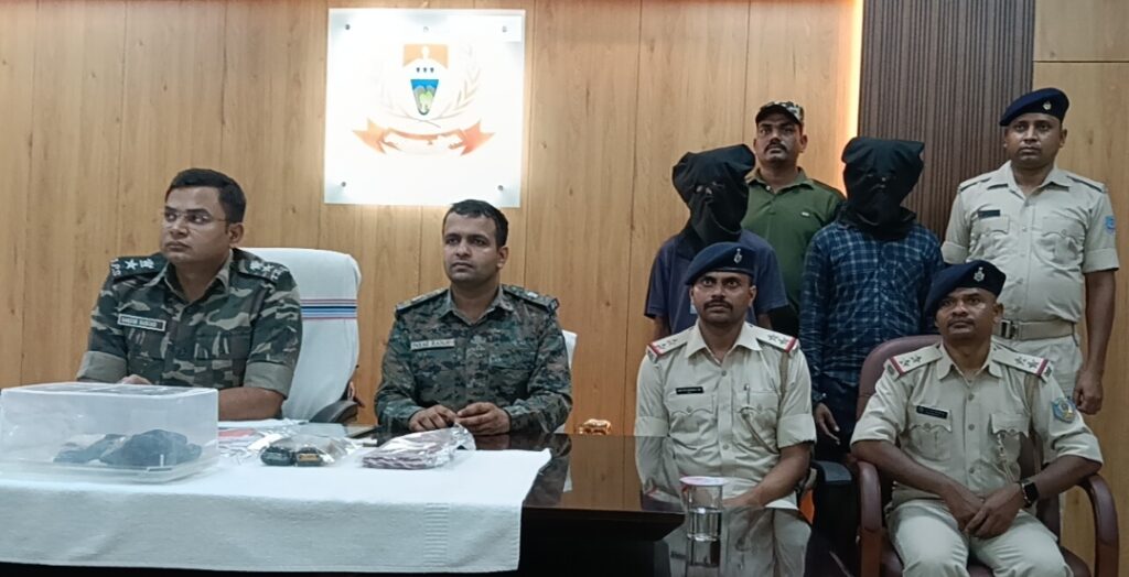 दो कुख्यात नक्सली गिरफ्तार