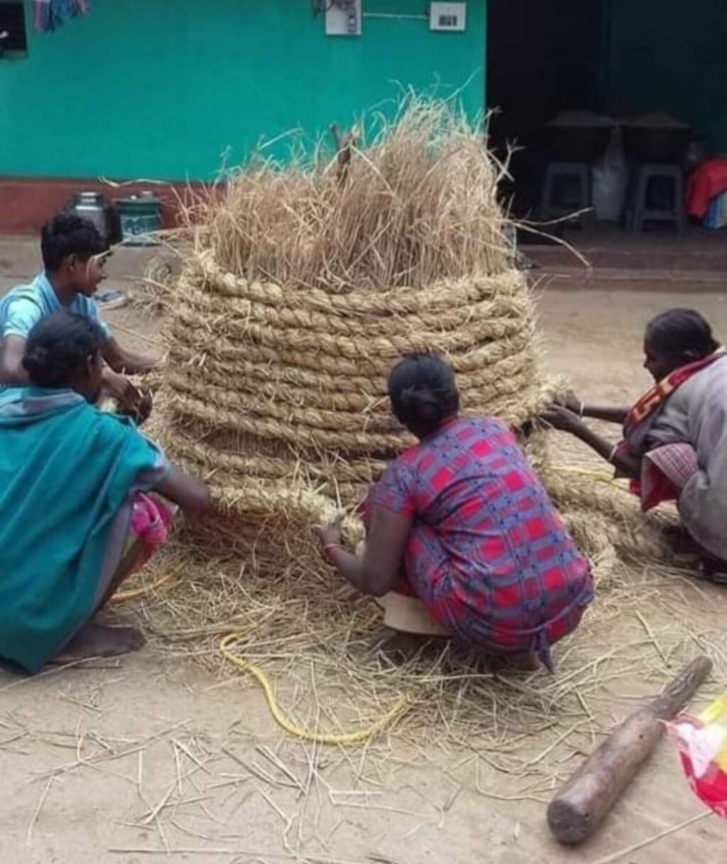 पुआल में बंधा था सम्मान