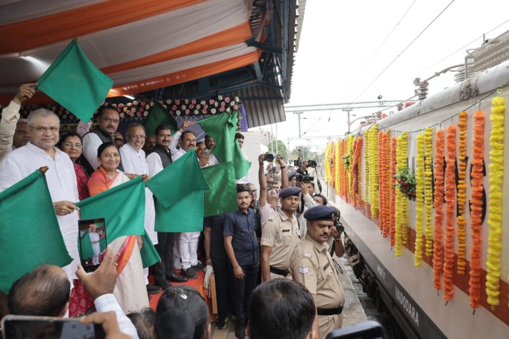 भावनगर–अयोध्या ट्रेन को हरी झंडी