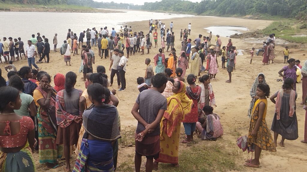 मयूराक्षी नदी में चार युवक डूबे