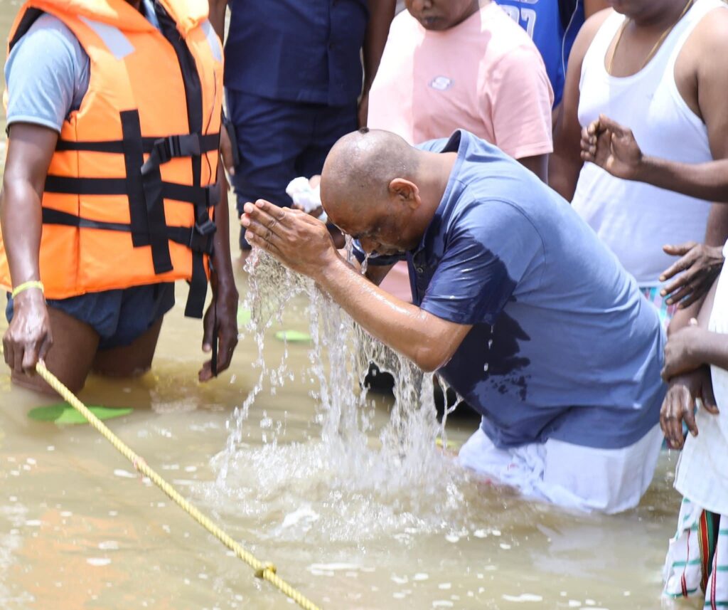 विसर्जित की गुरुजी की अस्थियां