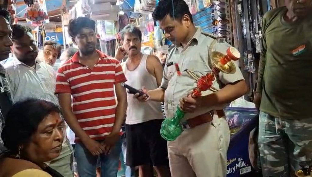 पुलिस छापा