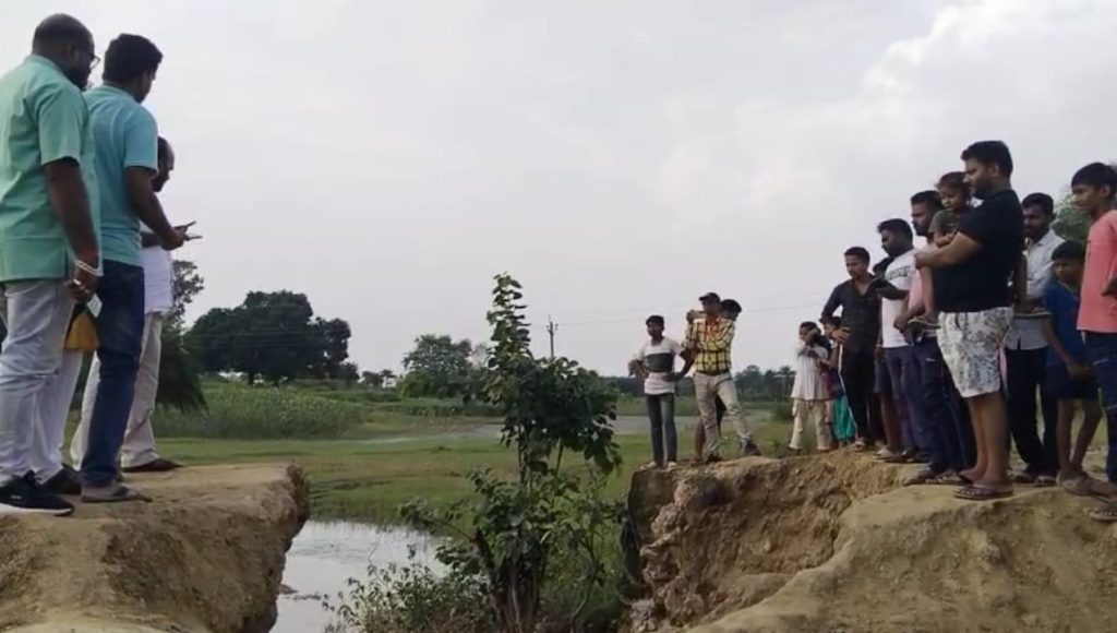 पुलिया टूटी