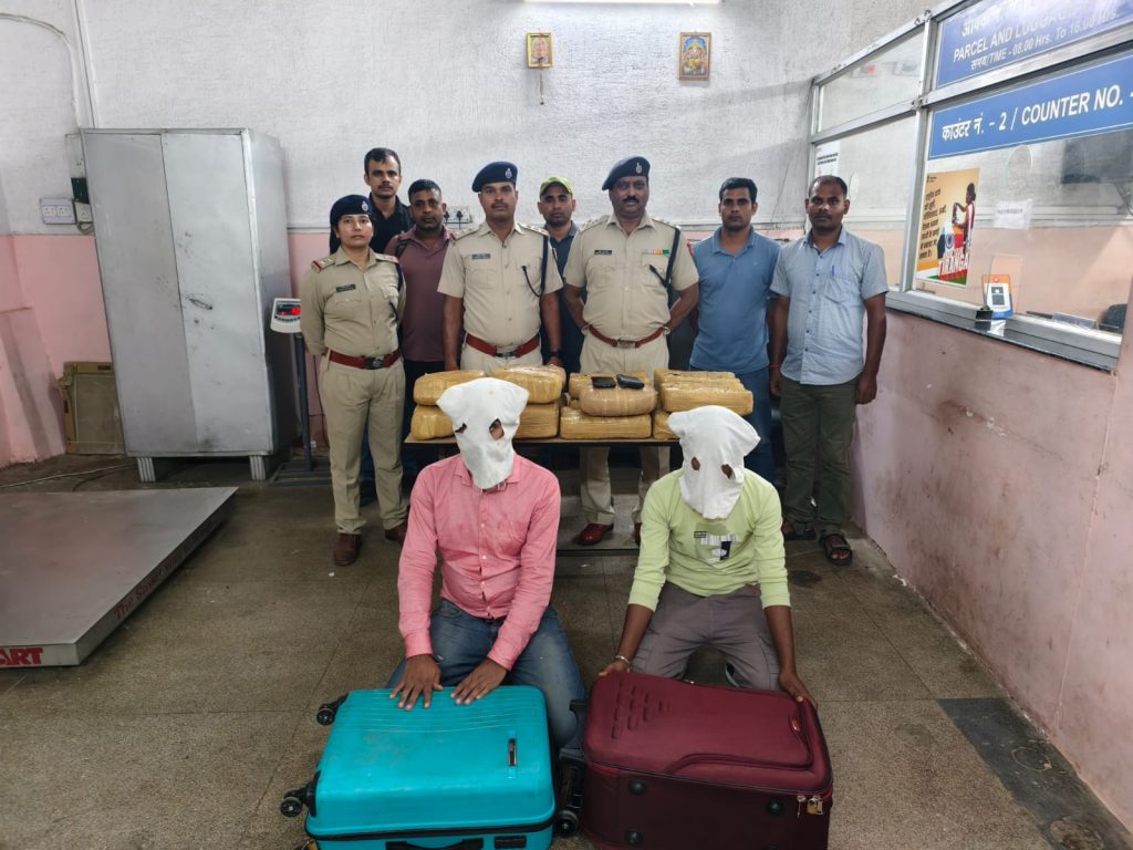 गांजा के साथ दो आरोपित