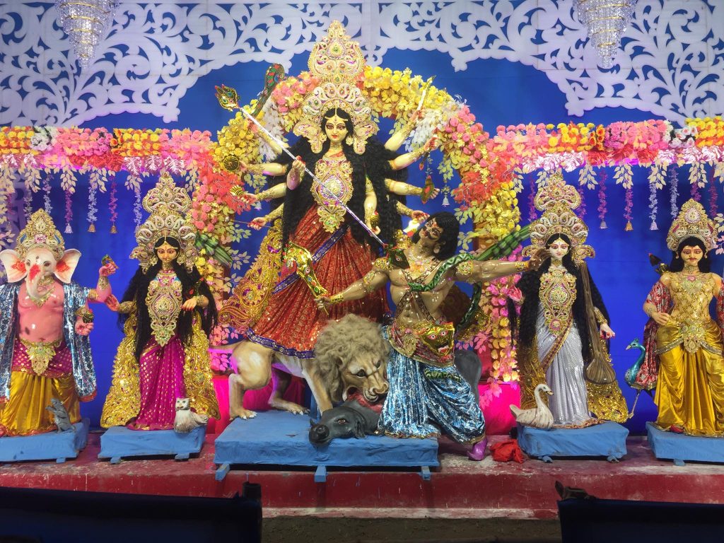 उमड़ी श्रद्धालुओं की भीड़ 2
