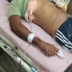 करेंट से झुलसा हुआ जिंदगी ओर मौत से जूझता युवक