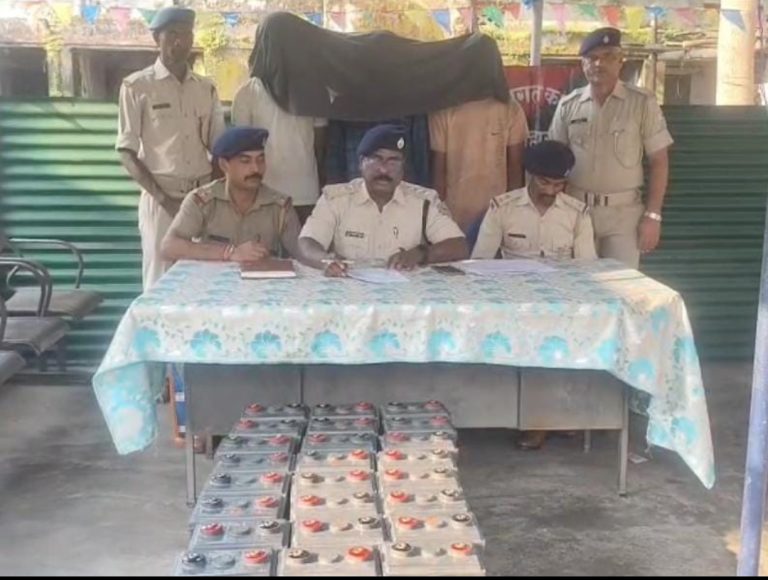 बैटरी चोरी के तीन आरोपी गिरफ्तार