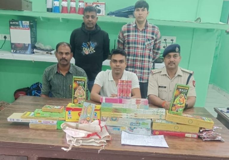 जब्त पटाखे