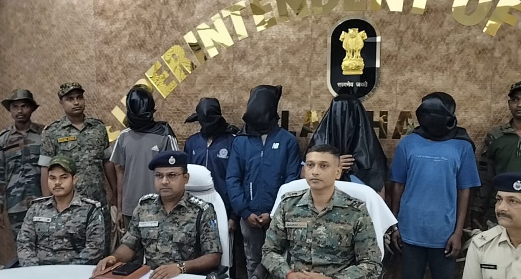 पांच अपराधी गिरफ्तार