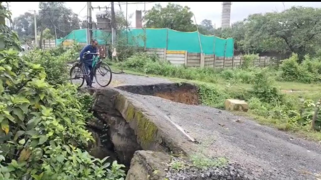 पुल क्षतिग्रस्त