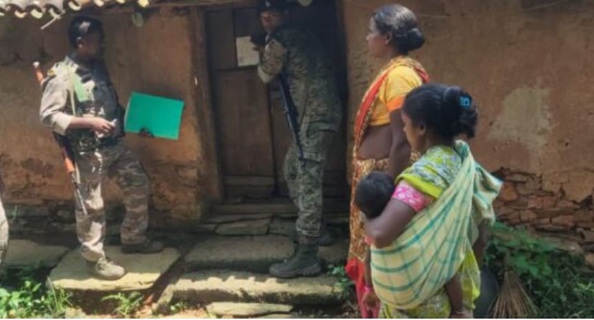 परभीम बोदरा के घर चिपकाया इश्तेहार