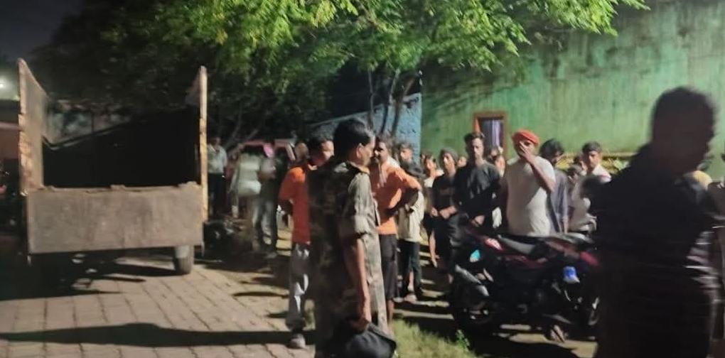 घर में संदिग्ध हालत में मिले शव