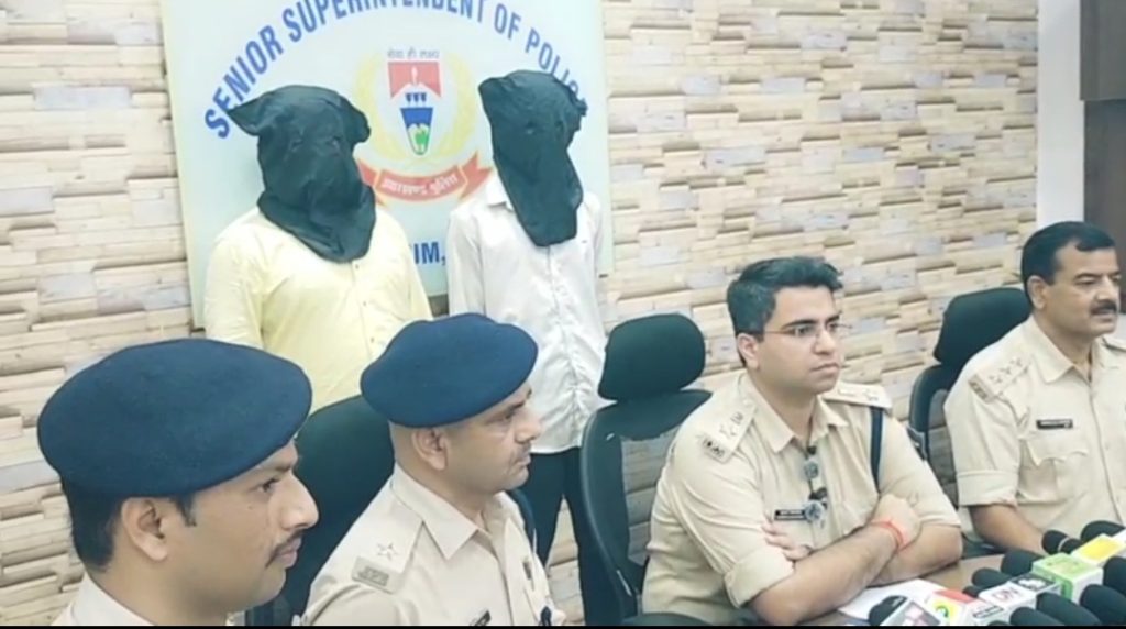 चाचा भतीजा हथियार के साथ गिरफ्तार