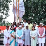 महात्मा गांधी को श्रद्धांजलि अर्पित 3