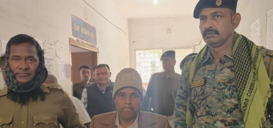 बड़ा बाबू रिश्वत लेते गिरफ्तार