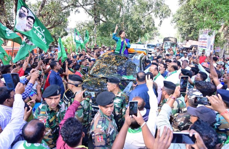 कल्पना सोरेन ने किया रोड शो