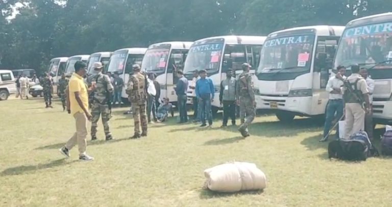 मतदान दल रवाना