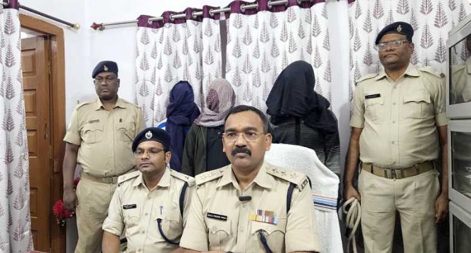 तीन आरोपित गिरफ्तार