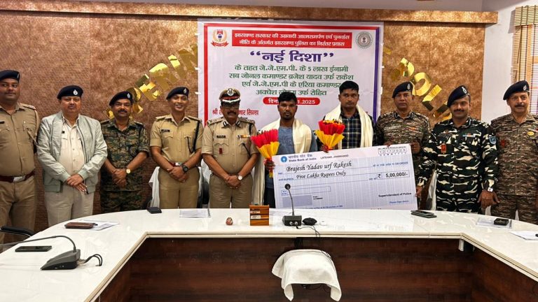 उग्रवादियों ने किया आत्मसमर्पण