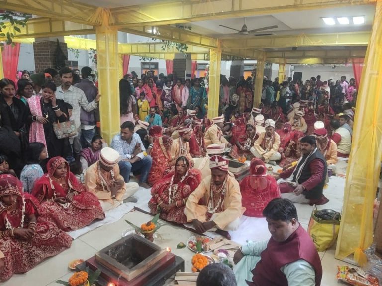 परिणय सूत्र में बंधे 51 जोड़े