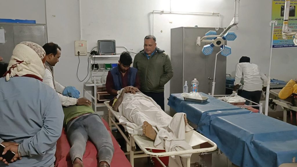 सड़क हादसे में दो युवकों की मौत