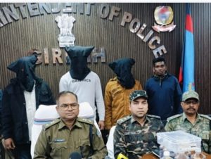 तीन तस्कर गिरफ्तार