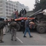 ट्रेलर पलटा