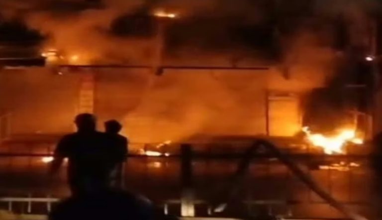 दवा दुकान में लगी आग