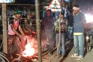 नगर परिषद ने की अलाव की व्यवस्था