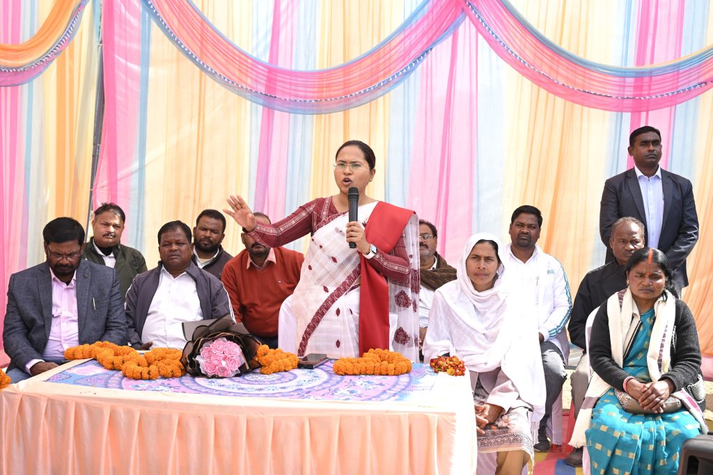 बेड़ो और इटकी में ध्वजारोहण