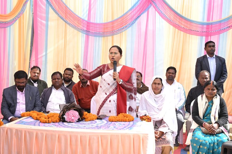 बेड़ो और इटकी में ध्वजारोहण