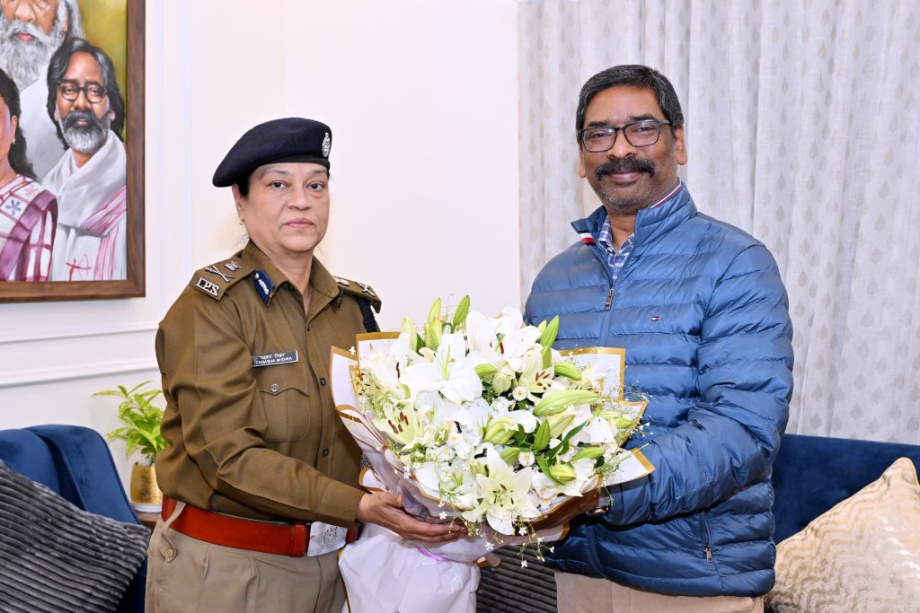 सोरेनमुख्यमंत्री से डीजीपी ने की मुलाकात