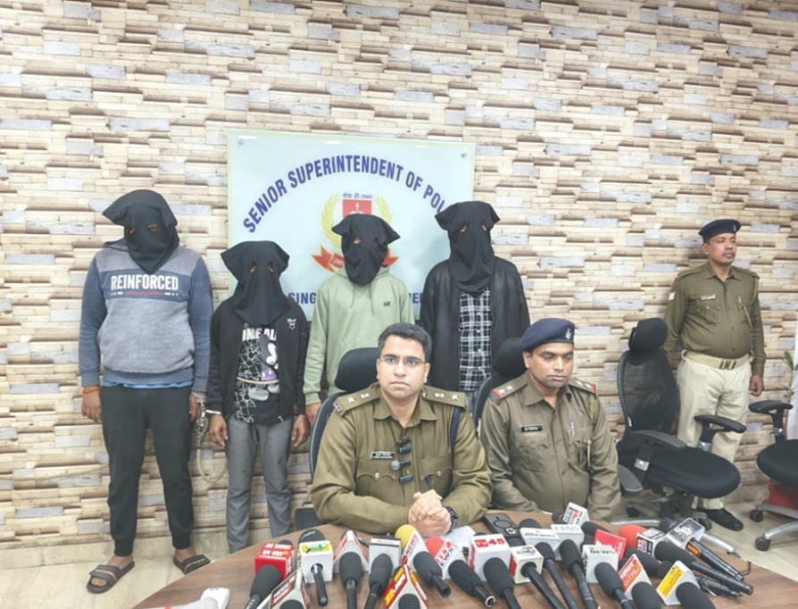 हथियार के साथ चार आरोपित गिरफ्तार