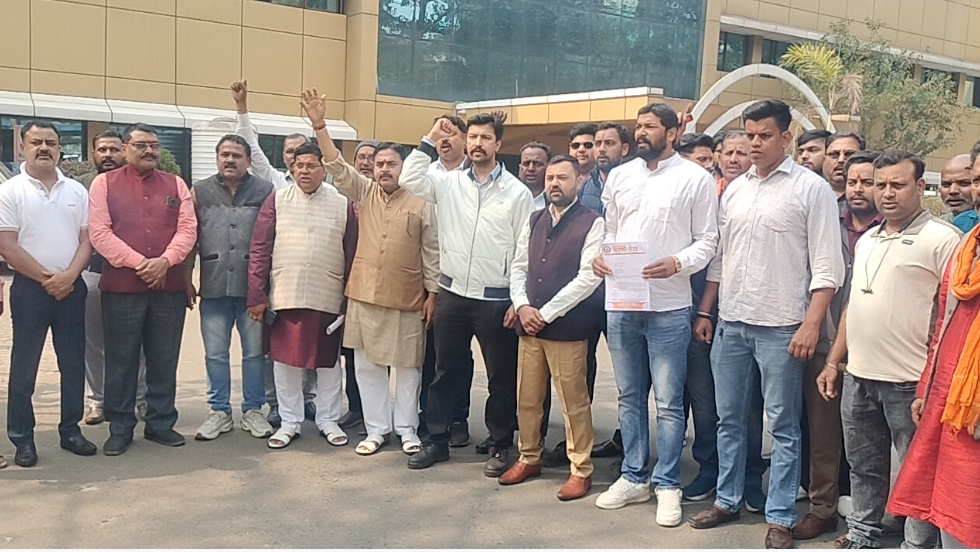 करणी सेना ने किया प्रदर्शन