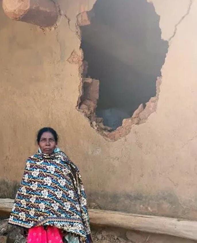 किसान का घर ध्वस्त