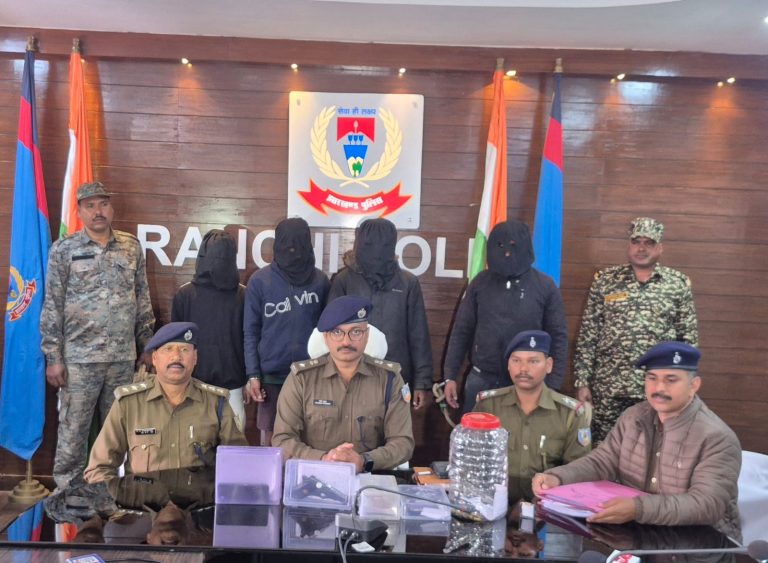 चार अपराधी हथियारों के साथ गिरफ्तार