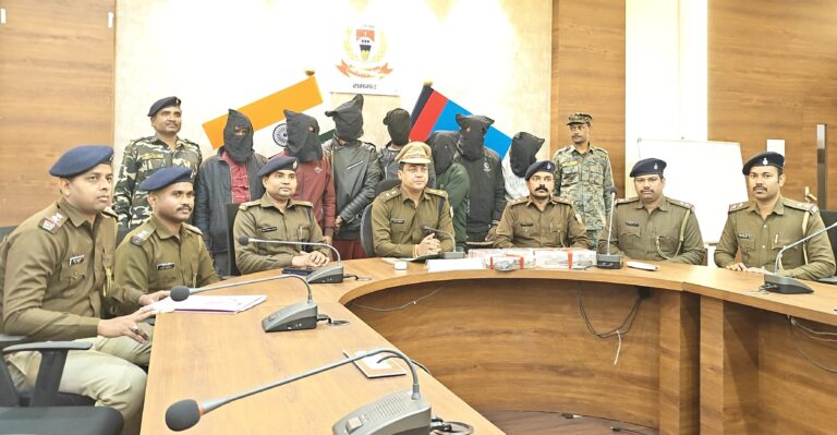 चोरी के आरोप में सात गिरफ्तार