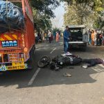 ट्रक और बाईक की टक्कर