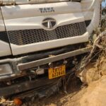 ट्रेलर ने टेंपो सवार यात्री को कुचला