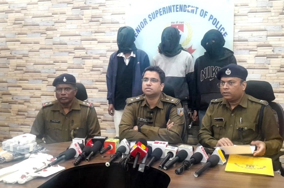 तीन आरोपित गिरफ्तार