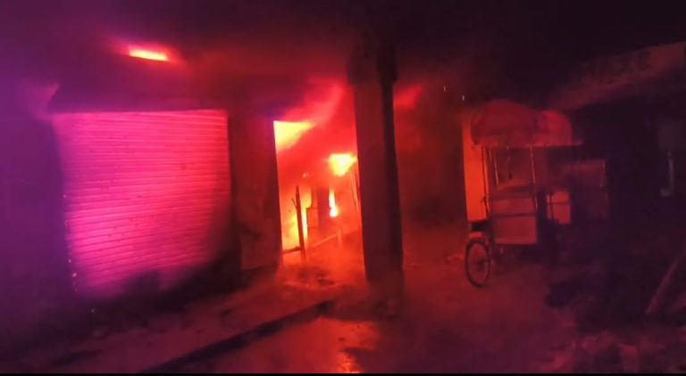 दुकान में भीषण आग