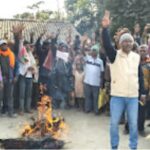 वन विभाग का पुतला जलाया