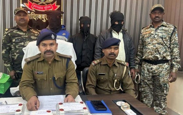 हत्याकांड का खुलासा तीन आरोपित गिरफ्तार