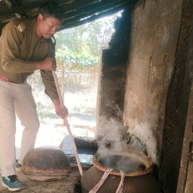अवैध शराब के अड्डे ध्वस्त