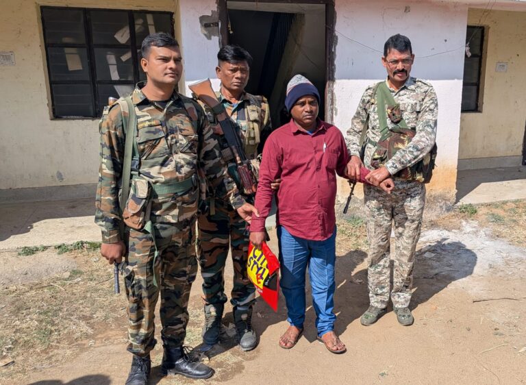 घूस लेते किया गिरफ्तार