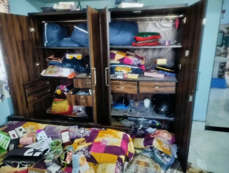 चोरों ने लाखों के गहने और कीमती सामान उड़ाए