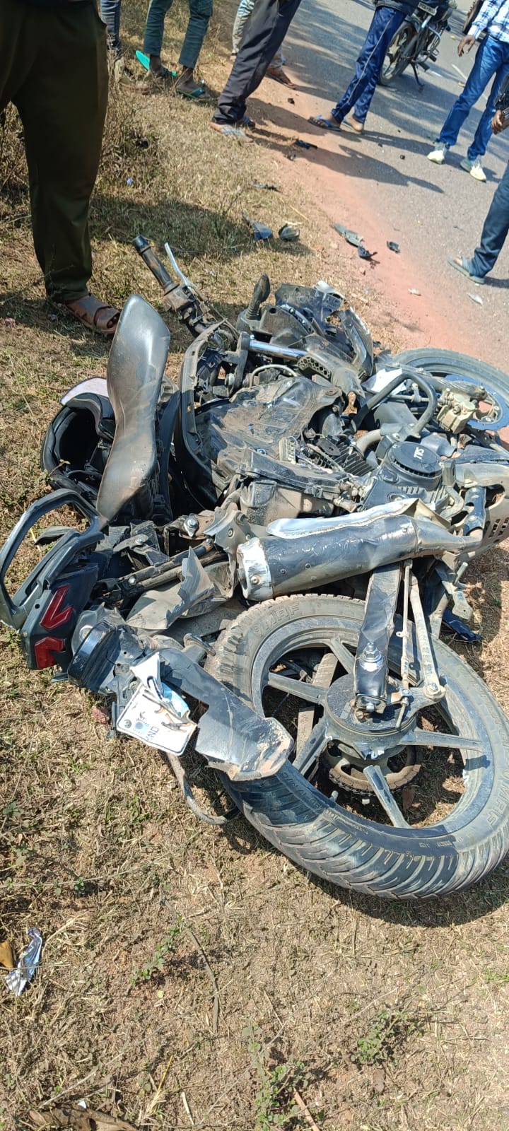 ट्रक की चपेट में आने से युवक की मौत