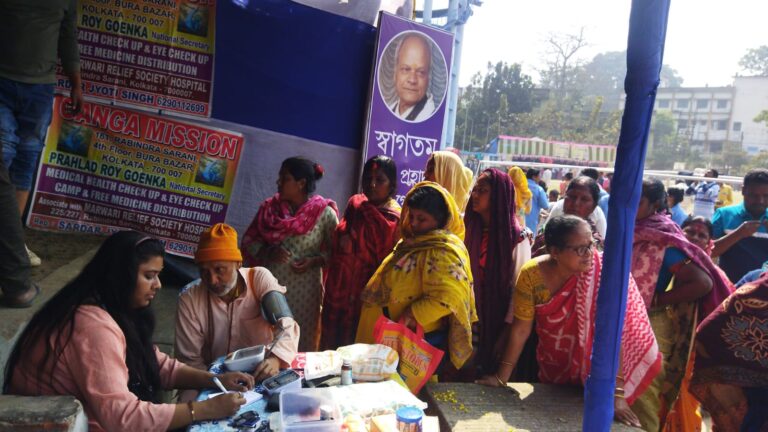 त्रिवेणी में गंगा मिशन का शिविर