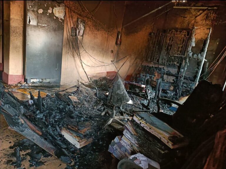 बैंक शाखा में लगी आग