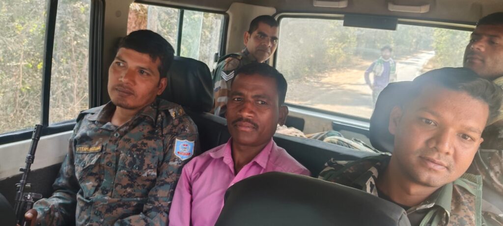 रिश्वत लेते रंगे हाथ गिरफ्तार